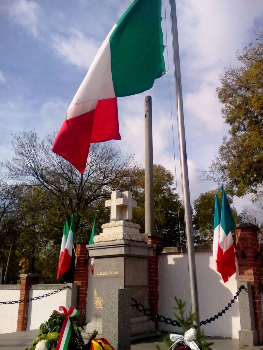 Book your tour here un cimitero italiano a Sofia in Bulgaria